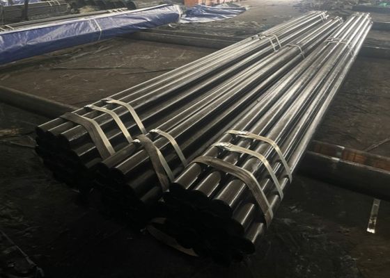 GB/T8162 Standaard naadloos stalen buisje met zwarte verf en ±10% tolerantie warmgewalst productieproces