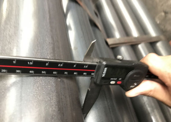 Naakte oppervlakte afwerking van koolstofstaal gelast buis voor optimale prestaties in rechthoekige vorm