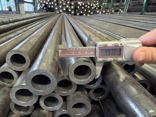 Corrosiebestendige stalen buis van de warmtewisselaar met een wanddikte van 0,7 mm ~ 30 mm en aangepaste lengte